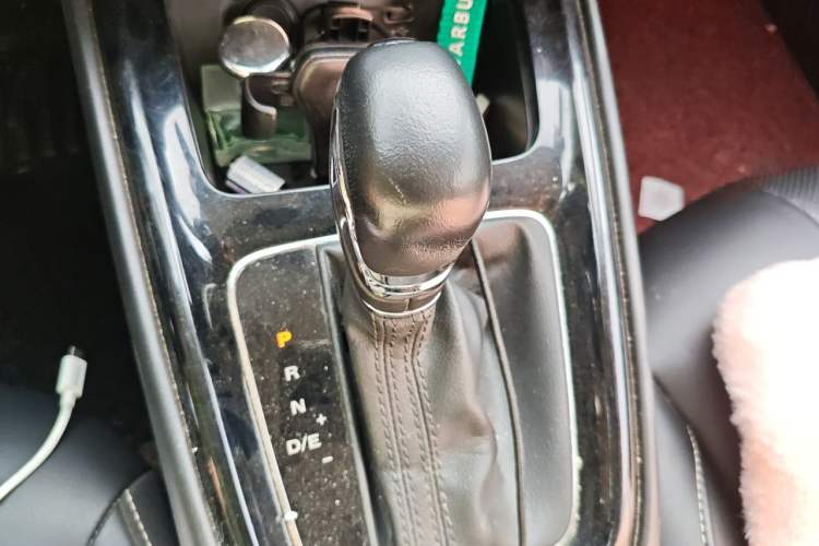 Used Roewe i5 2020 1.5L Automatic 4G Connect Luxury Flagship Edition Gear Lever