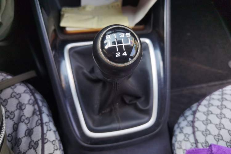 Used Roewe i5 2020 1.5L Manual 4G Connect Luxury Edition Gear Lever