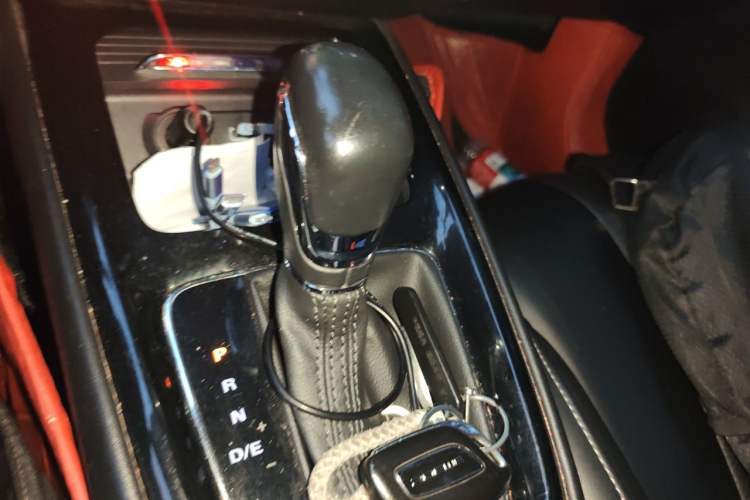 Used Roewe i5 2020 1.5L Automatic 4G Connect Luxury Flagship Edition Gear Lever