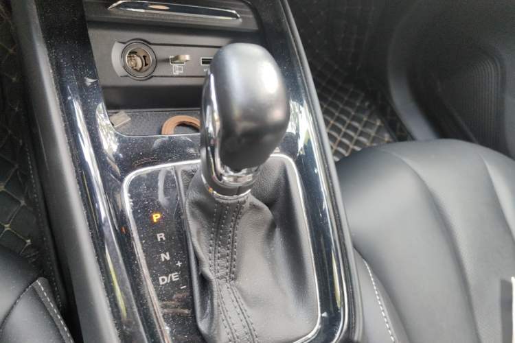 Used Roewe i5 2020 1.5L Automatic 4G Connect Luxury Flagship Edition Gear Lever