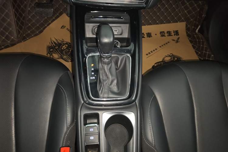 Used Roewe i5 2020 1.5L Automatic 4G Connect Luxury Flagship Edition Gear Lever