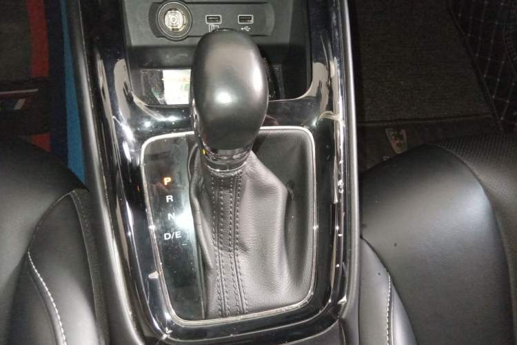 Used Roewe i5 2020 1.5L Automatic 4G Connected Leading Intelligent Driving Edition Gear Lever