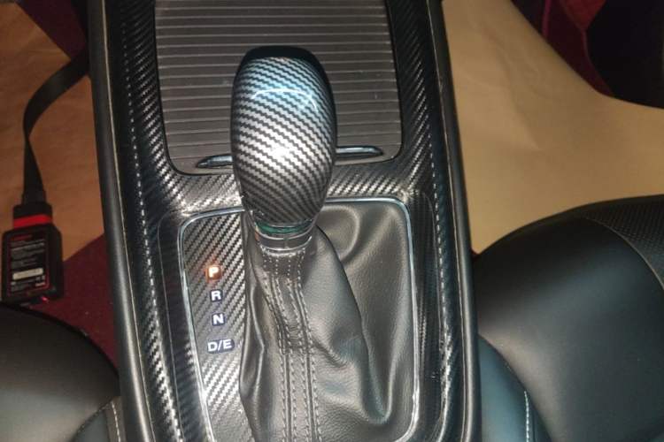Used Roewe i5 2020 1.5L Automatic 4G Connect Luxury Flagship Edition Gear Lever