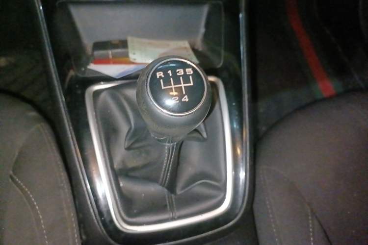 Used Roewe i5 2020 1.5L Manual 4G Connect Luxury Edition Gear Lever