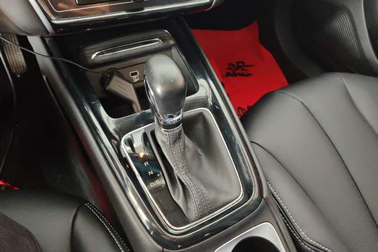 Used Roewe i5 2020 1.5L Automatic 4G Connected Linghao Edition Gear Lever