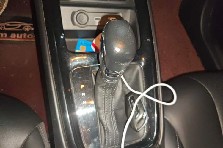 Used Roewe i5 2020 1.5L Automatic 4G Connect Luxury Flagship Edition Gear Lever