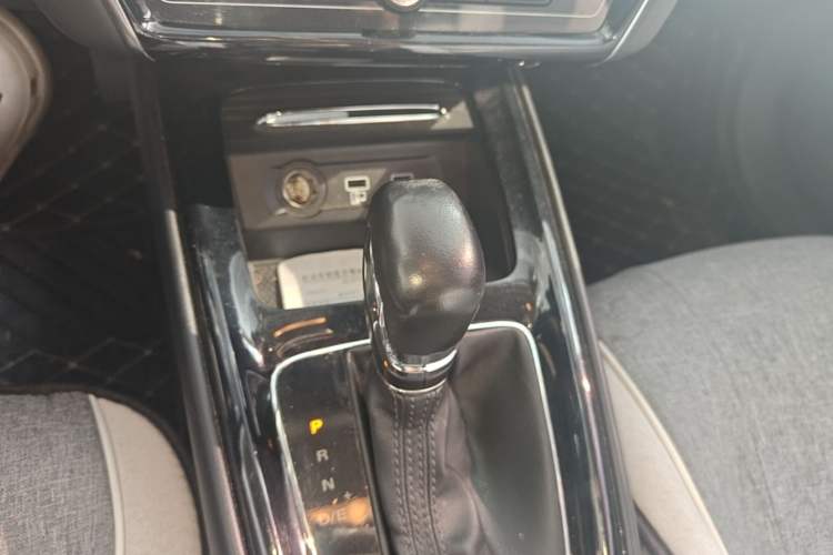 Used Roewe i5 2020 1.5L Automatic 4G Connected Linghao Edition Gear Lever