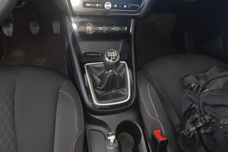 Used Roewe i5 2020 1.5L Manual 4G Connect Luxury Edition Gear Lever