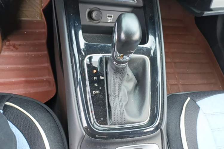 Used Roewe i5 2020 1.5L Automatic 4G Connect Luxury Flagship Edition Gear Lever