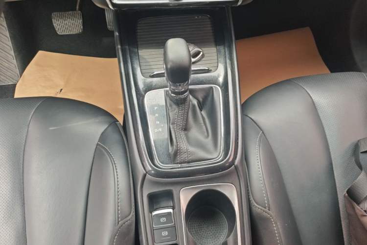 Used Roewe i5 2020 1.5L Automatic 4G Connect Luxury Flagship Edition Gear Lever