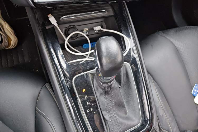 Used Roewe i5 2020 1.5L Automatic 4G Connect Luxury Flagship Edition Gear Lever