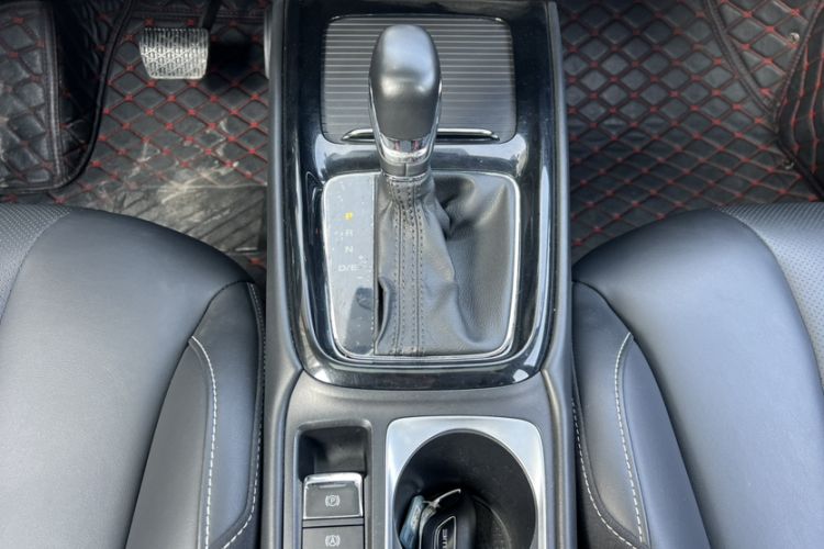 Used Roewe i5 2020 1.5L Automatic 4G Connect Luxury Flagship Edition Gear Lever