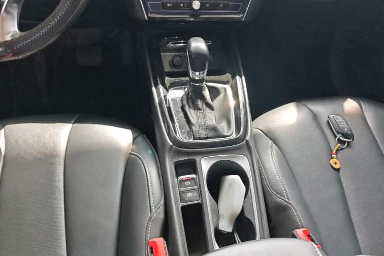 Used Roewe i5 2020 1.5L Automatic 4G Connect Luxury Flagship Edition Gear Lever