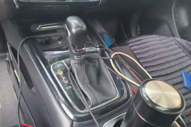 Used Roewe i5 2020 1.5L Automatic 4G Connect Luxury Flagship Edition Gear Lever