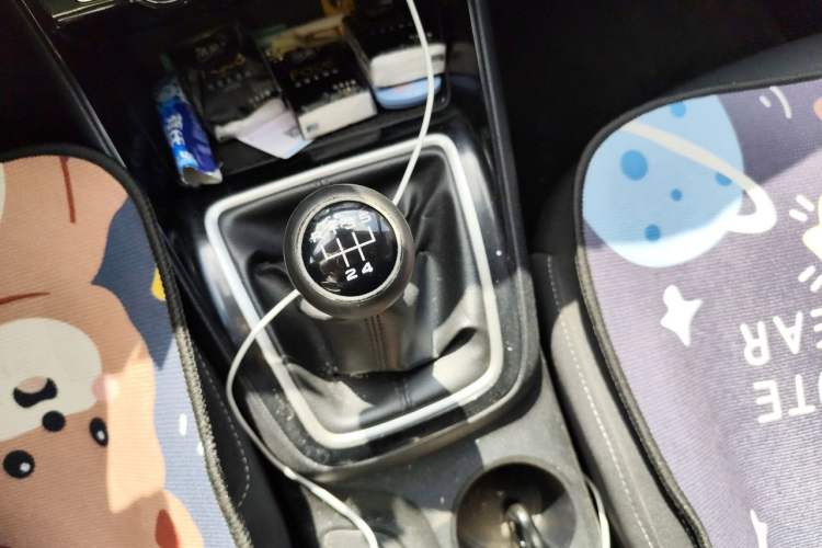 Used Roewe i5 2020 1.5L Manual 4G Connect Luxury Edition Gear Lever