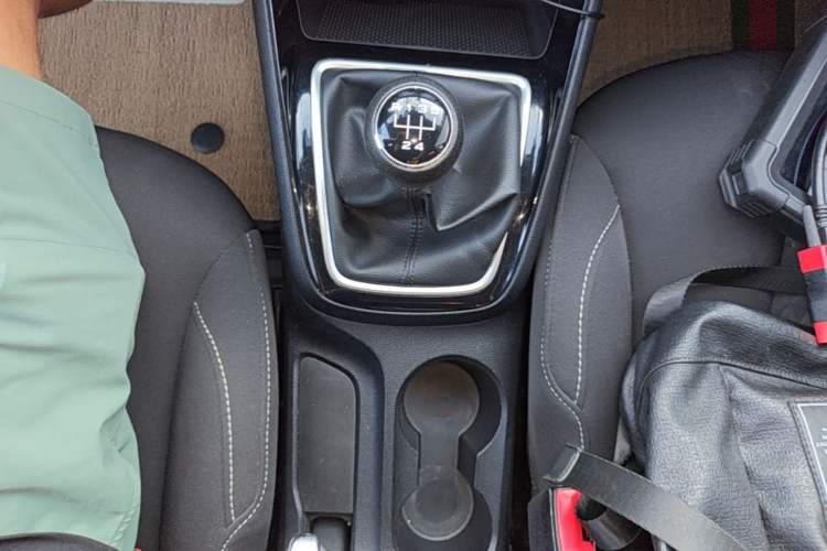 Used Roewe i5 2020 1.5L Manual 4G Connect Luxury Edition Gear Lever