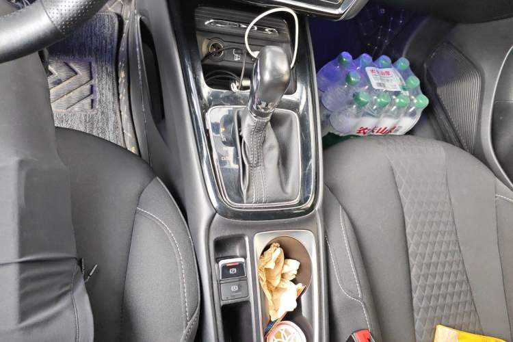 Used Roewe i5 2020 1.5L Automatic 4G Connected Linghao Edition Gear Lever