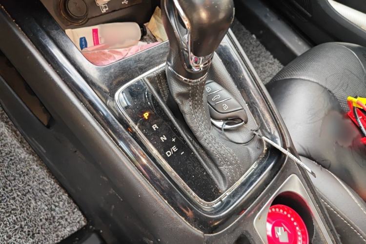 Used Roewe i5 2020 1.5L Automatic 4G Connect Luxury Flagship Edition Gear Lever