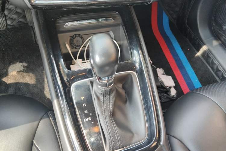 Used Roewe i5 2020 1.5L Automatic 4G Connect Luxury Flagship Edition Gear Lever