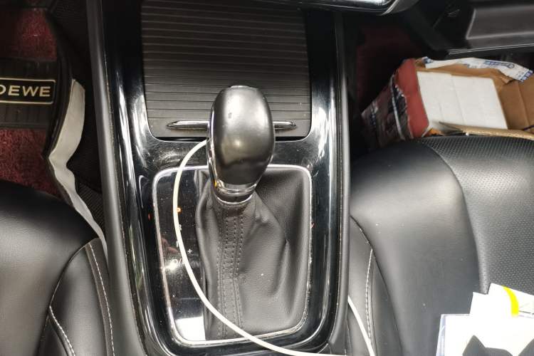 Used Roewe i5 2020 1.5L Automatic 4G Connect Luxury Flagship Edition Gear Lever