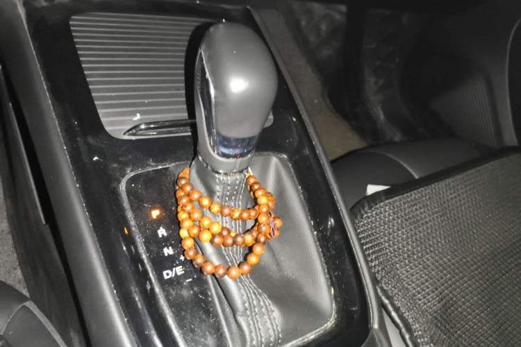 Used Roewe i5 2020 1.5L Automatic 4G Connect Luxury Flagship Edition Gear Lever