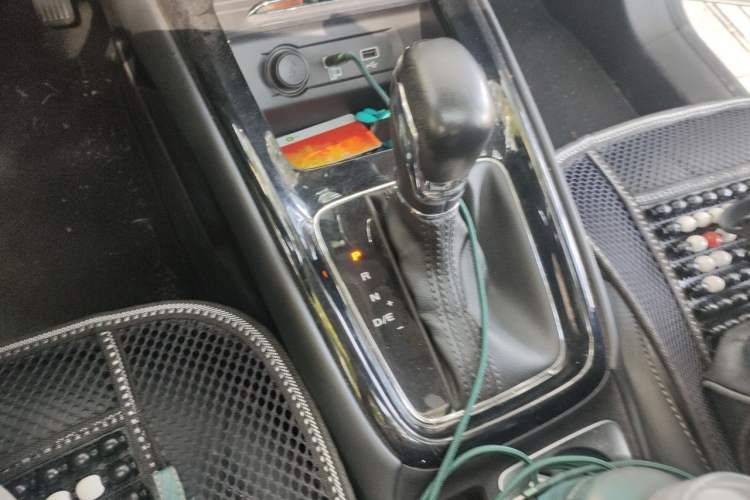 Used Roewe i5 2020 1.5L Automatic 4G Connect Luxury Flagship Edition Gear Lever