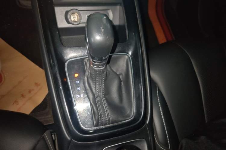 Used Roewe i5 2020 1.5L Automatic 4G Connect Luxury Flagship Edition Gear Lever
