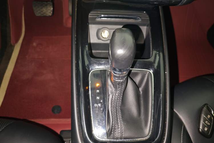 Used Roewe i5 2020 1.5L Automatic 4G Connect Luxury Flagship Edition Gear Lever