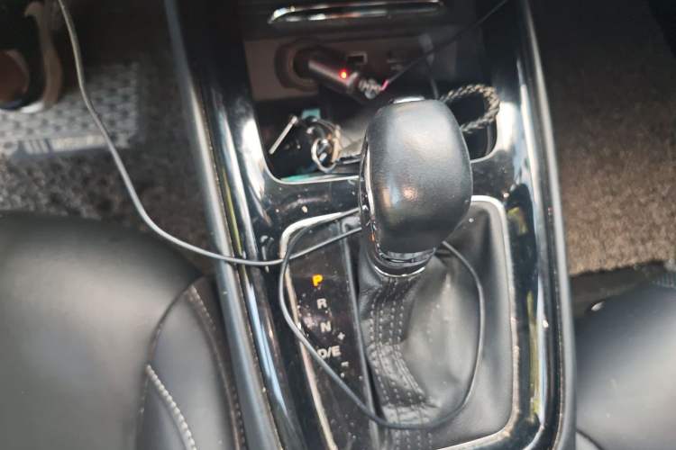 Used Roewe i5 2020 1.5L Automatic 4G Connect Luxury Flagship Edition Gear Lever