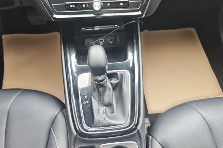 Used Roewe i5 2020 1.5L Automatic 4G Connect Luxury Flagship Edition Gear Lever