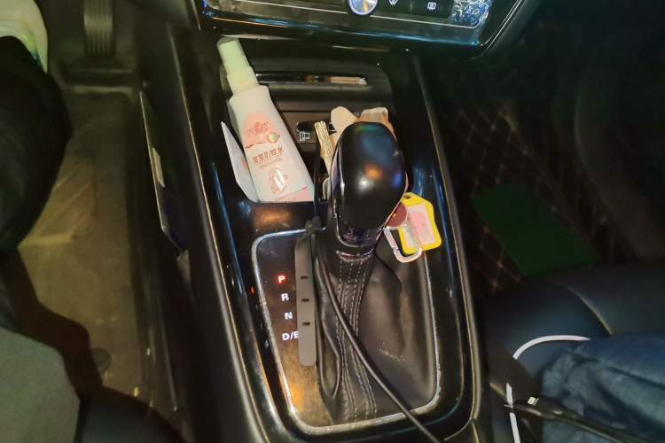 Used Roewe i5 2020 1.5L Automatic 4G Connect Luxury Flagship Edition Gear Lever