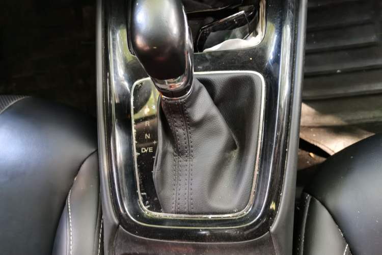 Used Roewe i5 2020 1.5L Automatic 4G Connect Luxury Flagship Edition Gear Lever