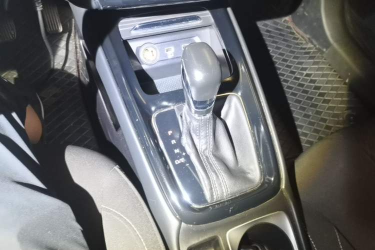 Used Roewe i5 2020 1.5L Automatic 4G Connected Linghao Edition Gear Lever
