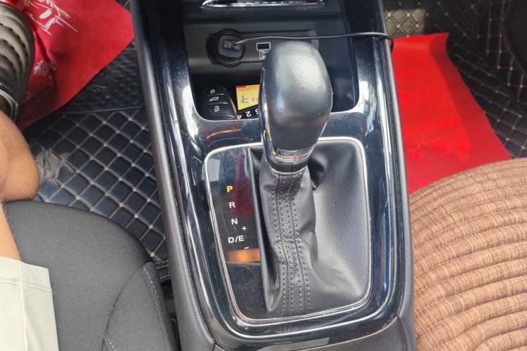 Used Roewe i5 2020 1.5L Automatic 4G Connected Linghao Edition Gear Lever