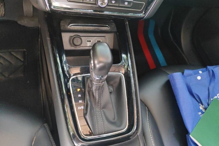 Used Roewe i5 2020 1.5L Automatic 4G Connect Luxury Flagship Edition Gear Lever