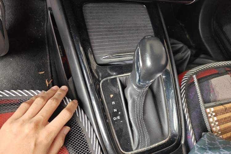 Used Roewe i5 2020 1.5L Automatic 4G Connect Luxury Flagship Edition Gear Lever
