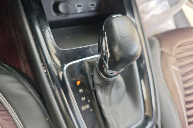 Used Roewe i5 2020 1.5L Automatic 4G Connected Linghao Edition Gear Lever