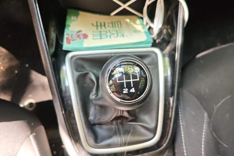 Used Roewe i5 2020 1.5L Manual 4G Connect Luxury Edition Gear Lever