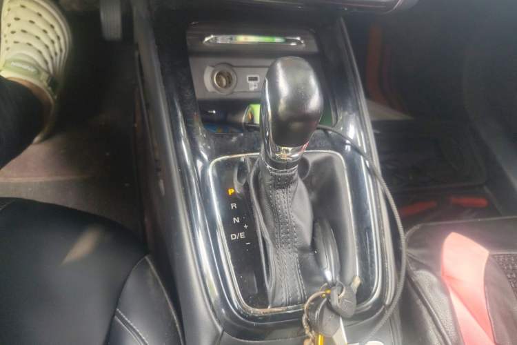 Used Roewe i5 2020 1.5L Automatic 4G Connect Luxury Flagship Edition Gear Lever