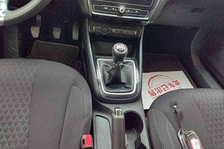 Used Roewe i5 2020 1.5L Manual 4G Connect Luxury Edition Gear Lever