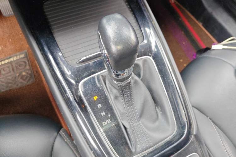 Used Roewe i5 2020 1.5L Automatic 4G Connect Luxury Flagship Edition Gear Lever