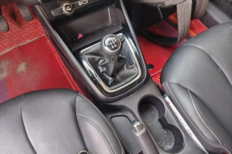 Used Roewe i5 2020 1.5L Manual 4G Connect Leehao Flagship Edition Gear Lever