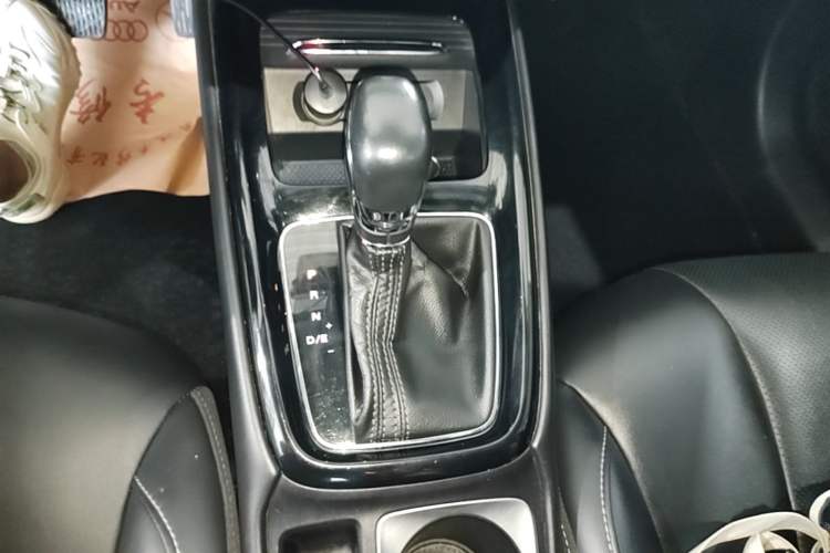 Used Roewe i5 2020 1.5L Automatic 4G Connect Luxury Flagship Edition Gear Lever