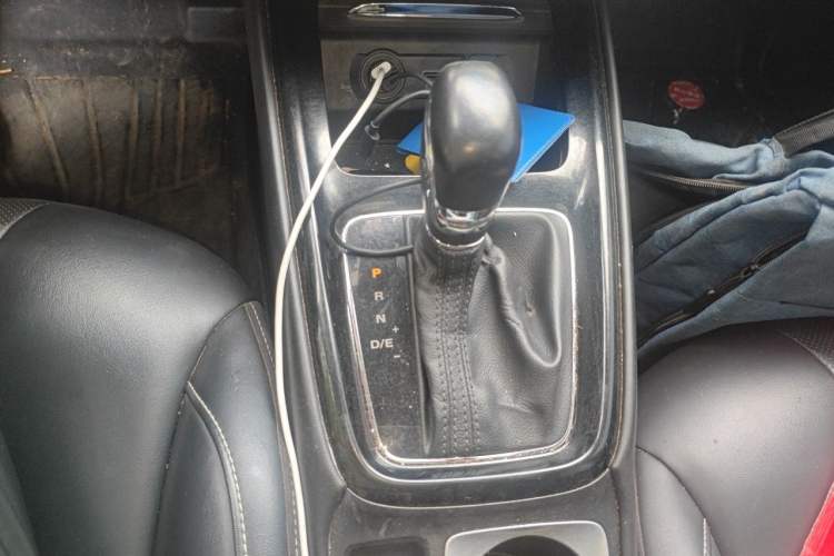Used Roewe i5 2020 1.5L Automatic 4G Connect Luxury Flagship Edition Gear Lever