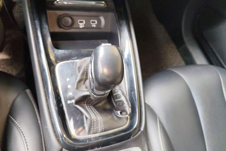 Used Roewe i5 2020 1.5L Automatic 4G Connected Leading Intelligent Driving Edition Gear Lever