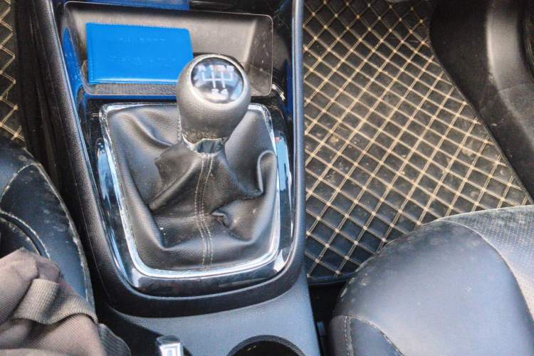 Used Roewe i5 2020 1.5L Manual 4G Connect Leehao Flagship Edition Gear Lever