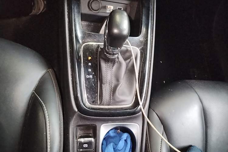 Used Roewe i5 2020 1.5L Automatic 4G Connect Luxury Flagship Edition Gear Lever