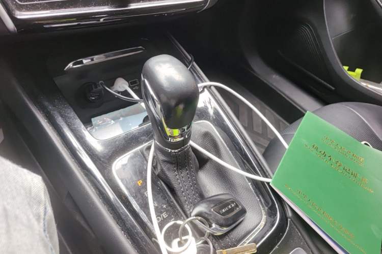 Used Roewe i5 2020 1.5L Automatic 4G Connect Luxury Flagship Edition Gear Lever