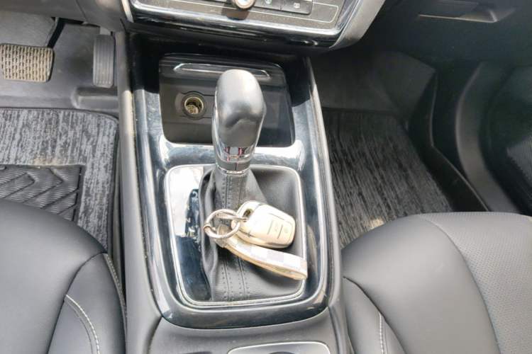Used Roewe i5 2020 1.5L Automatic 4G Connect Luxury Flagship Edition Gear Lever