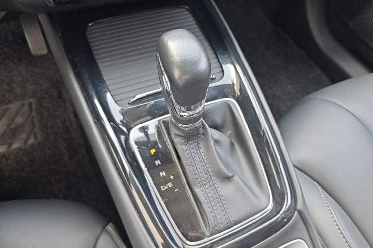 Used Roewe i5 2020 1.5L Automatic 4G Connect Luxury Flagship Edition Gear Lever